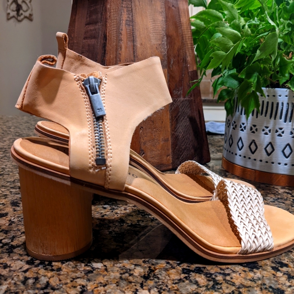 Lucky brand round heel shoes 8.5